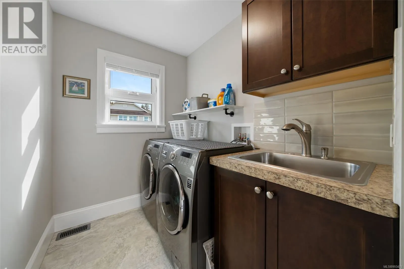 10123 Island View Close