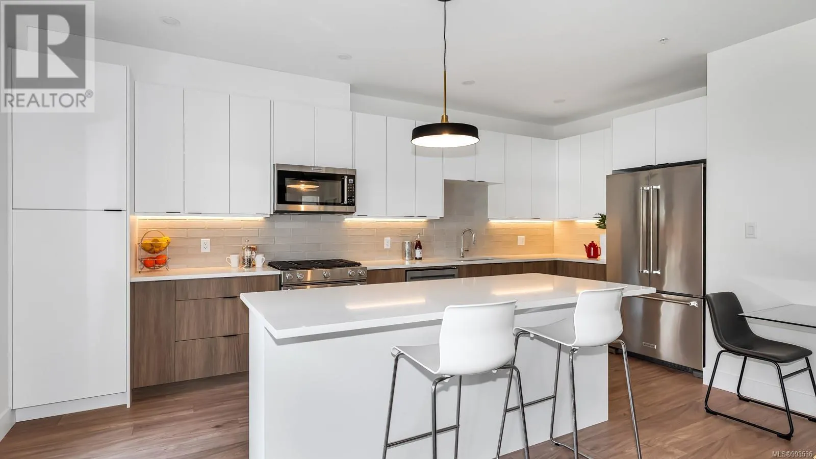 10 2330 Sooke Rd