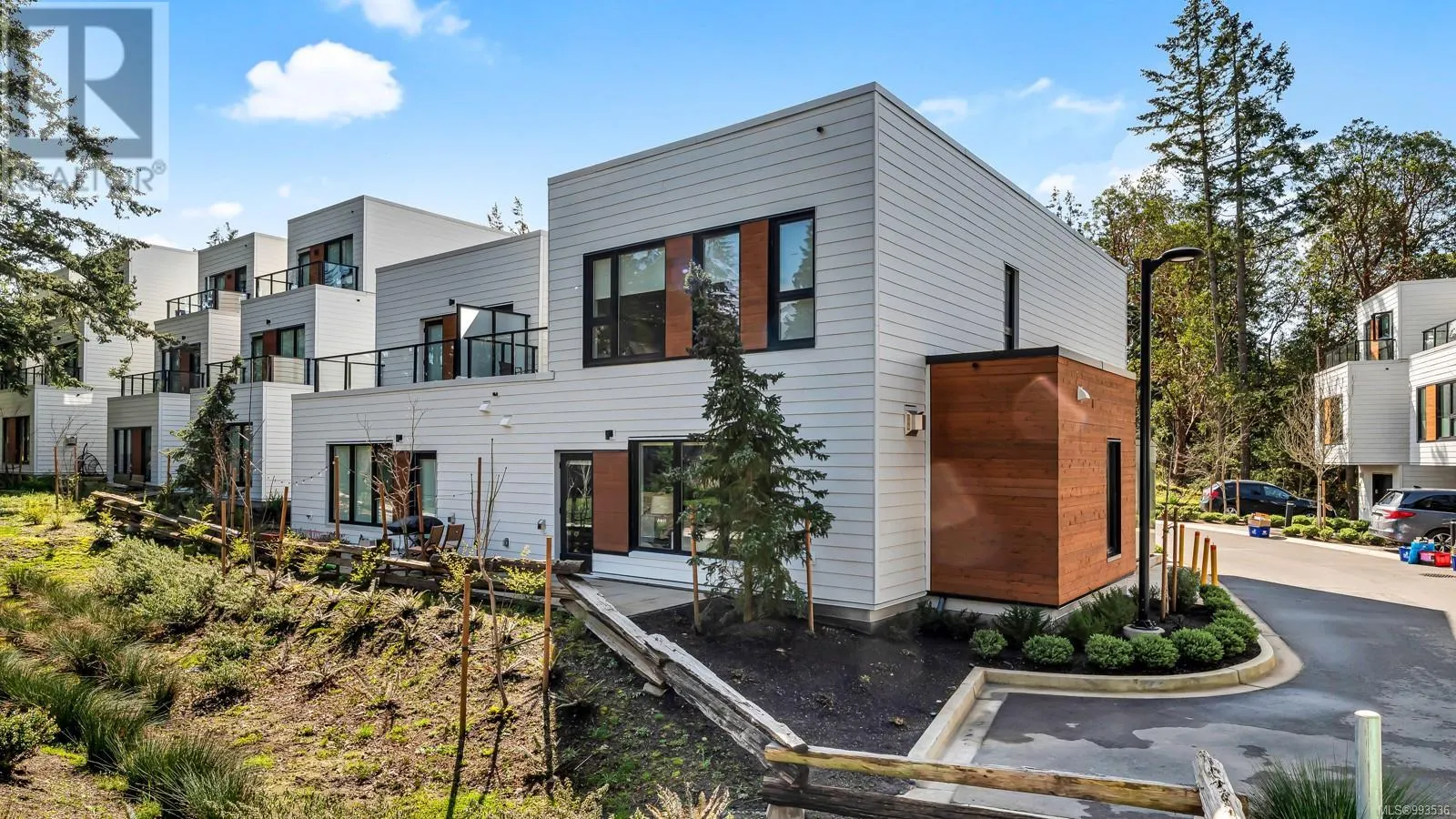 10 2330 Sooke Rd