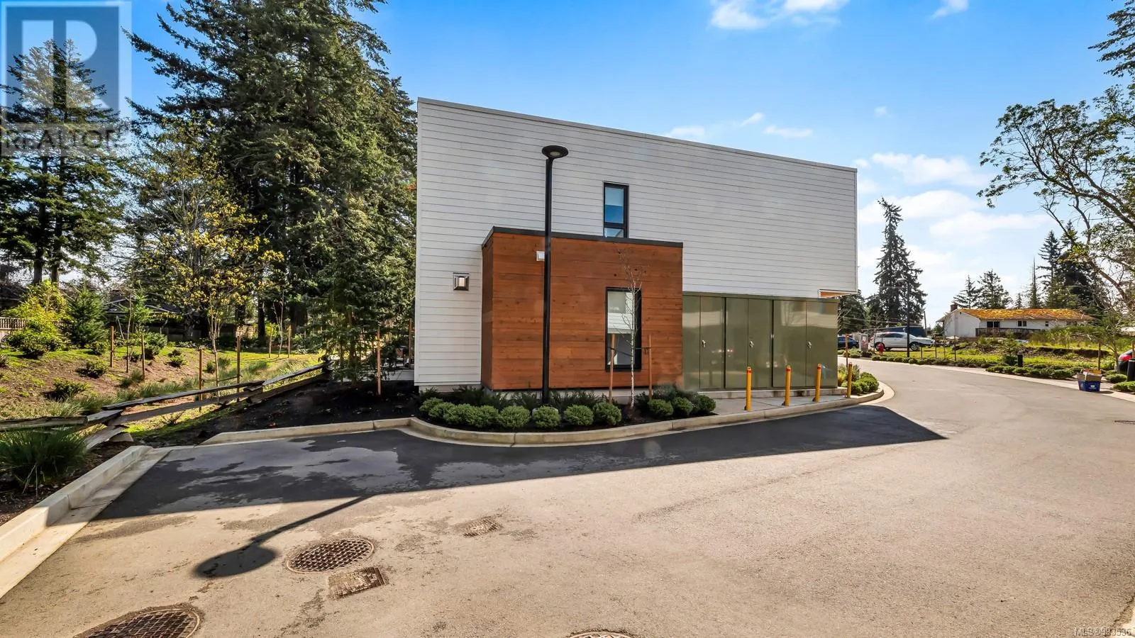 10 2330 Sooke Rd