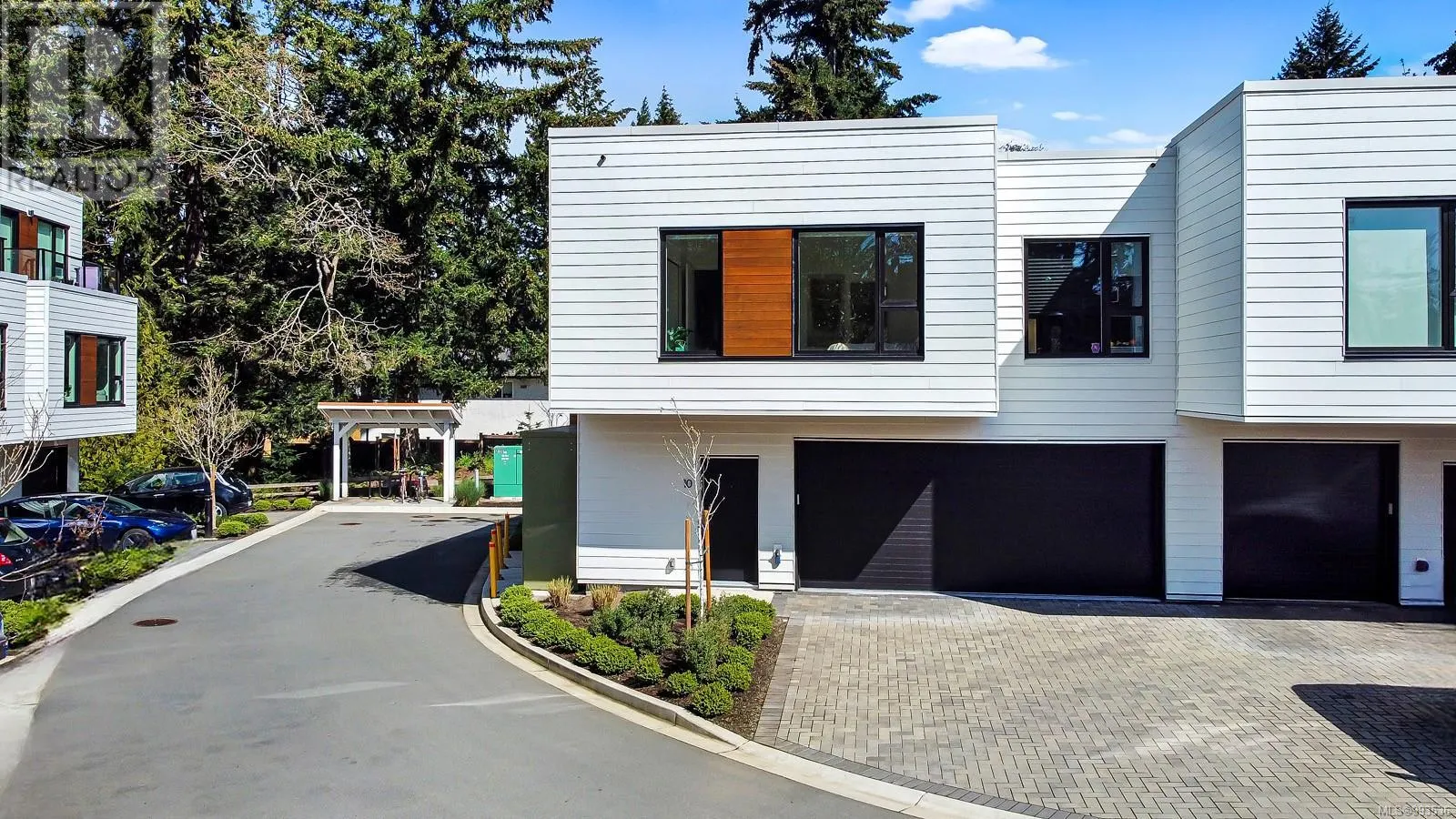 10 2330 Sooke Rd