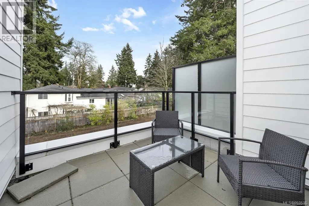 10 2330 Sooke Rd