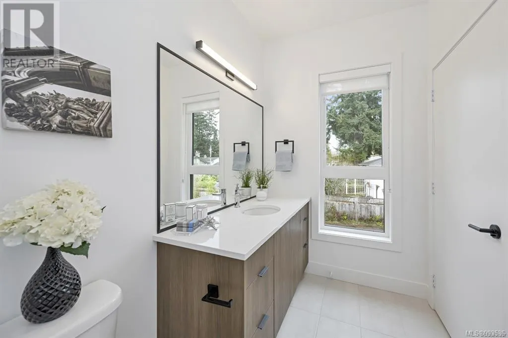 10 2330 Sooke Rd