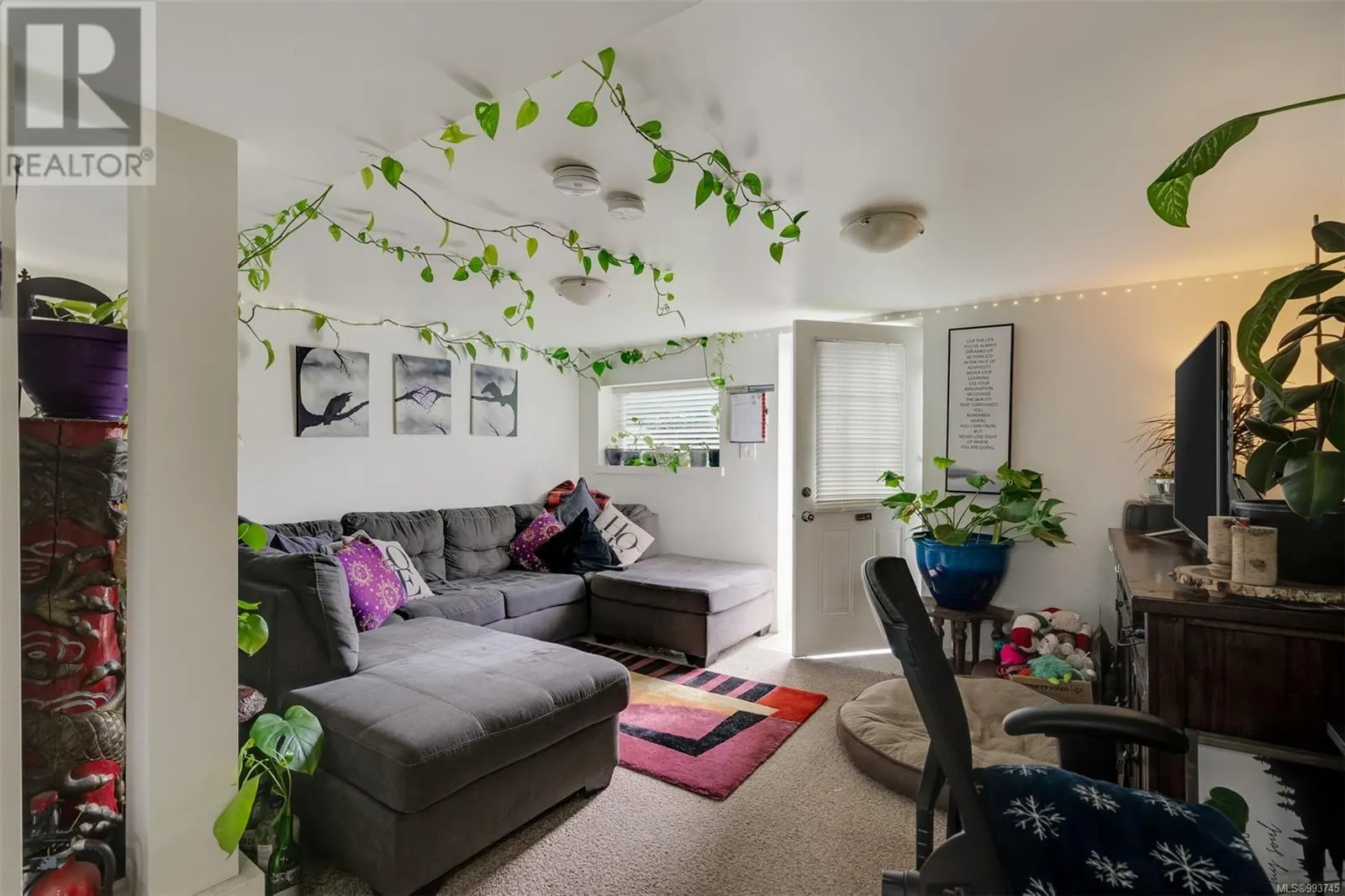 2075 Lorne Terr