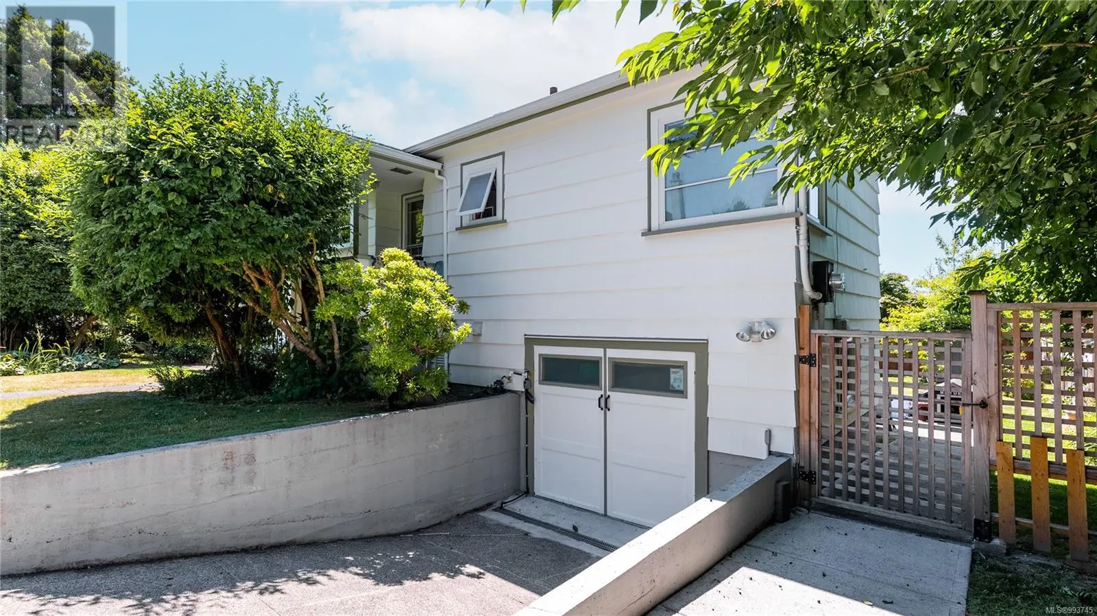 2075 Lorne Terr
