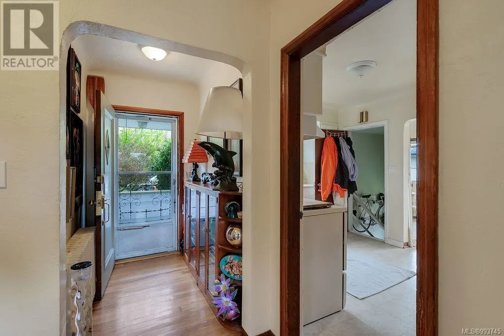 2075 Lorne Terr
