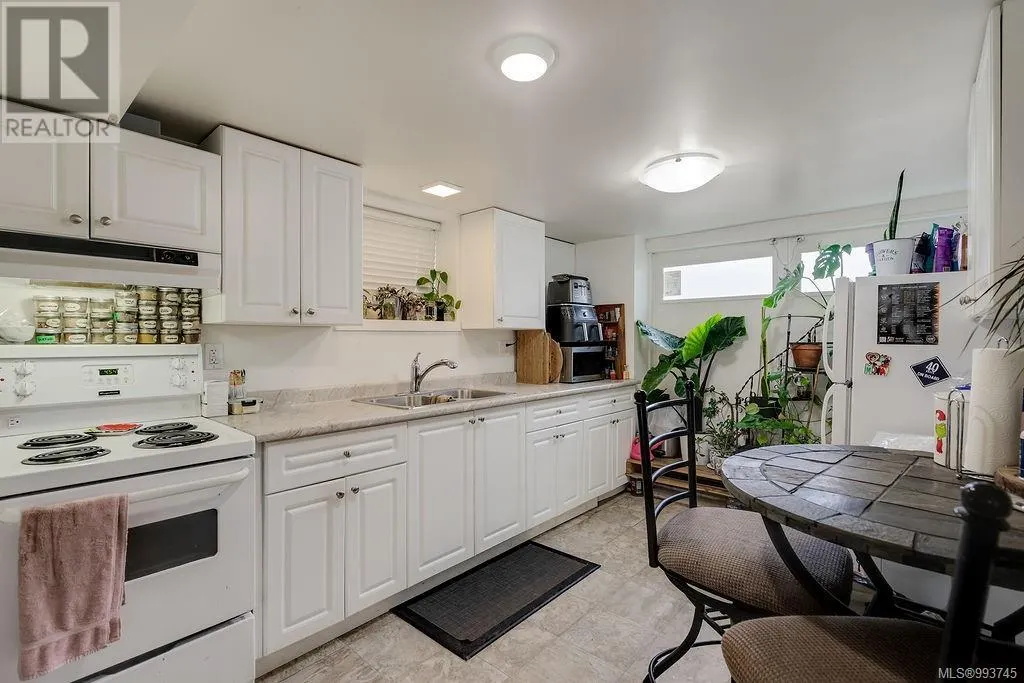 2075 Lorne Terr