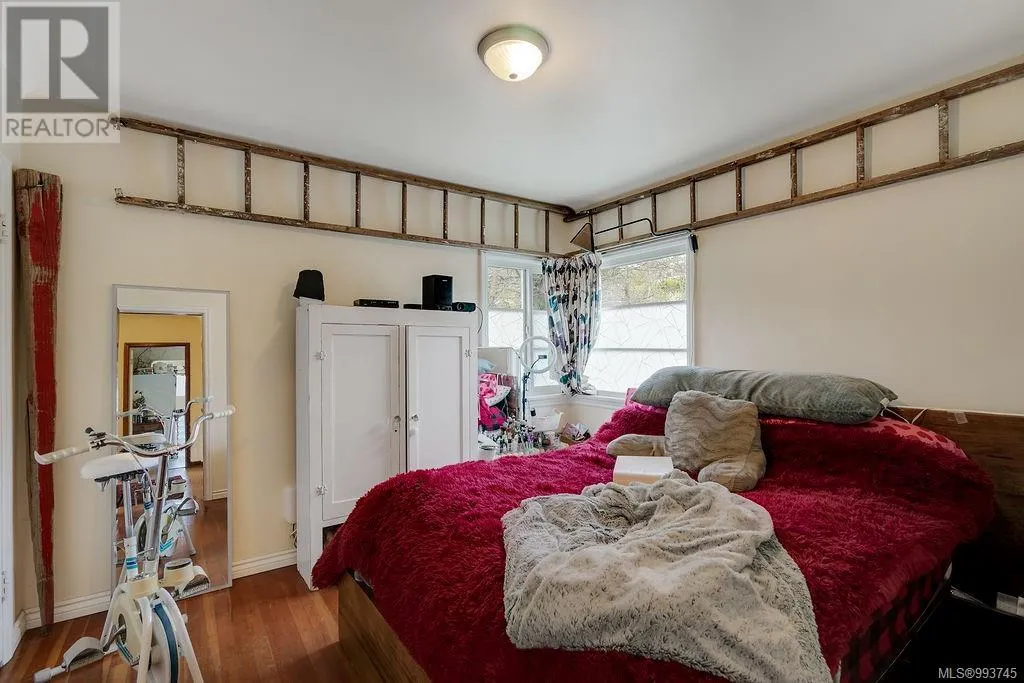 2075 Lorne Terr