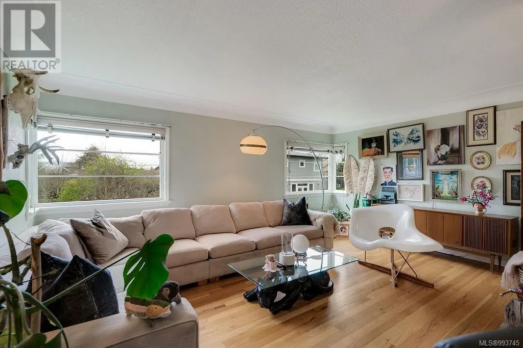 2075 Lorne Terr