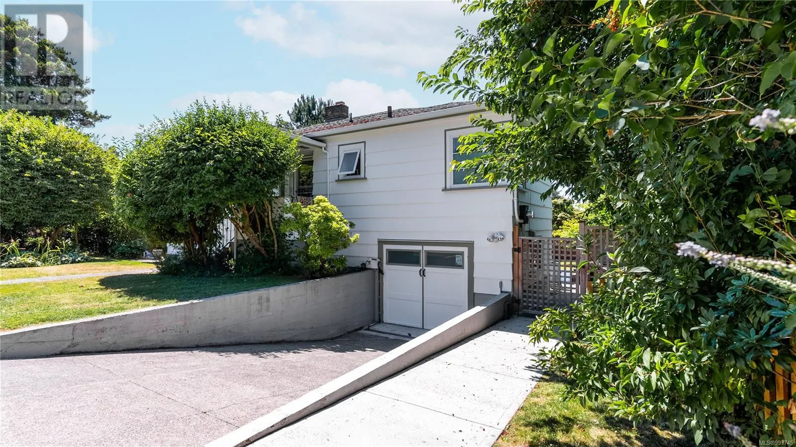 2075 Lorne Terr