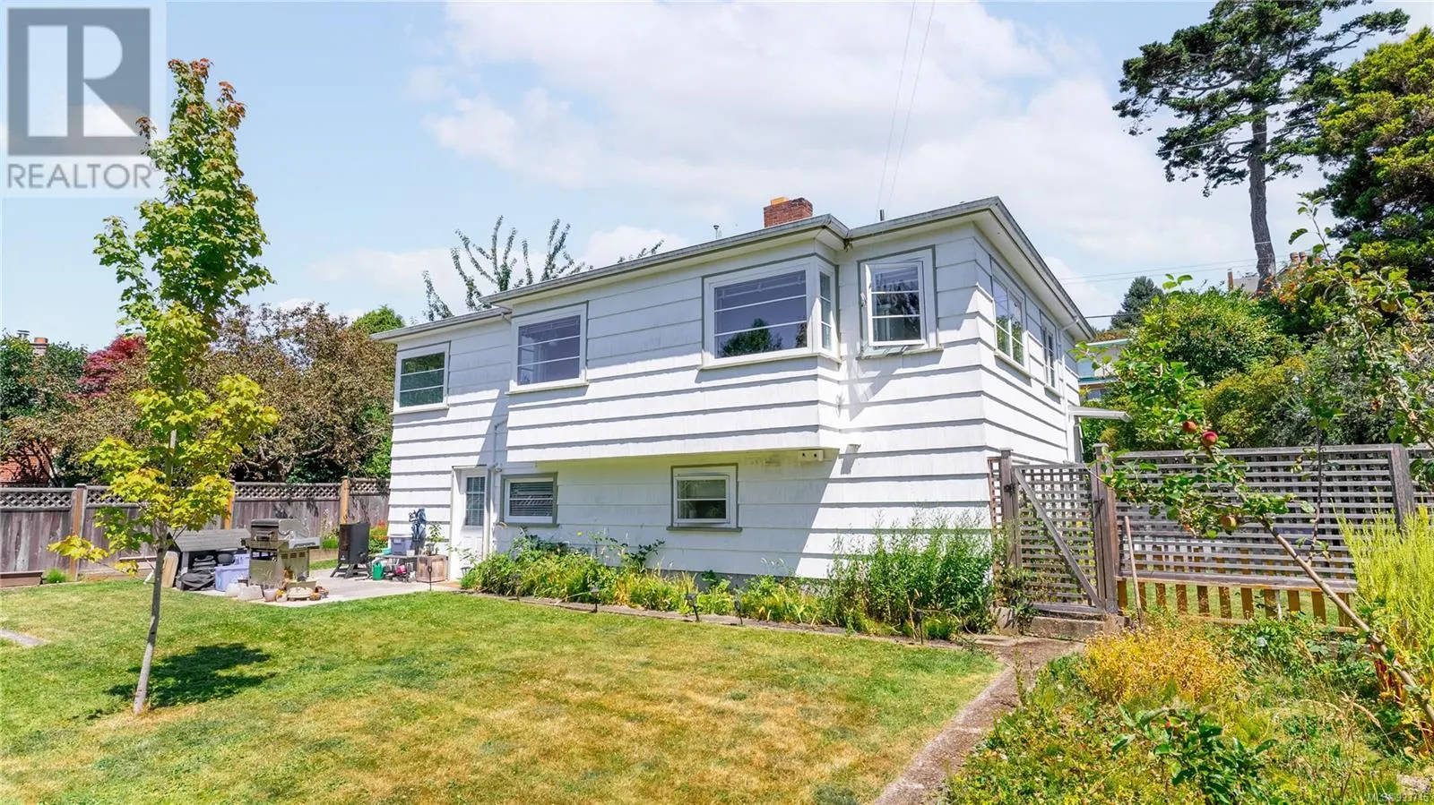 2075 Lorne Terr