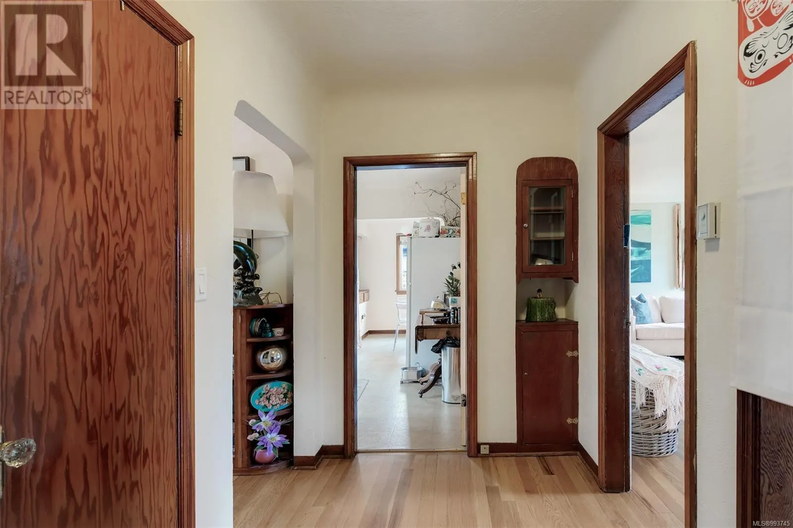 2075 Lorne Terr