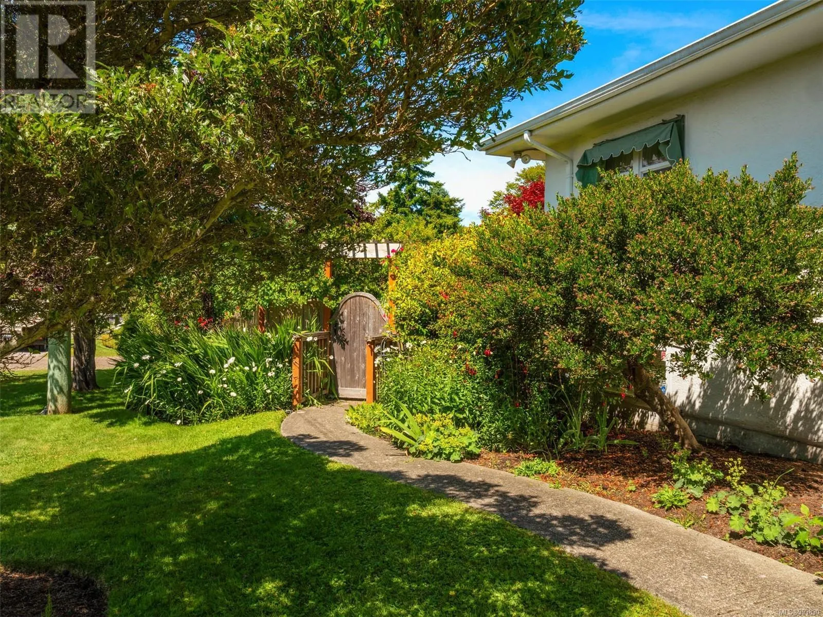 877 Island Rd