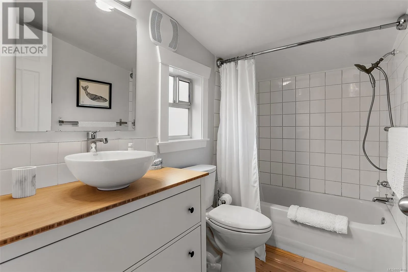 212 Simcoe St