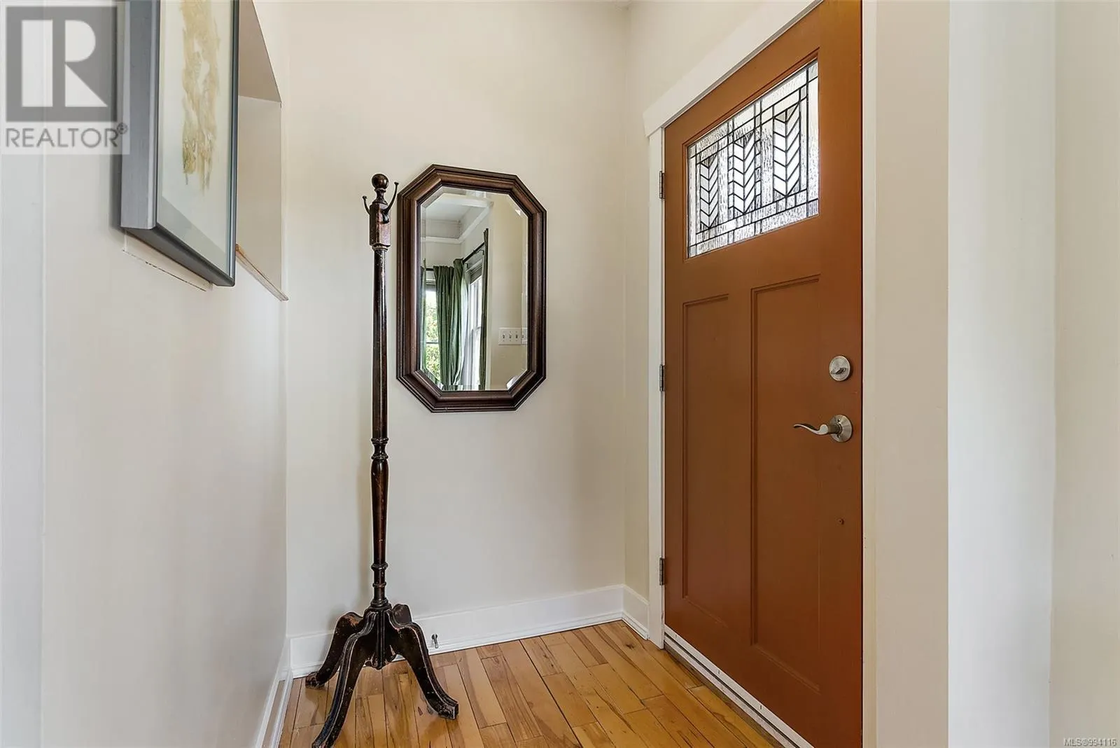 212 Simcoe St
