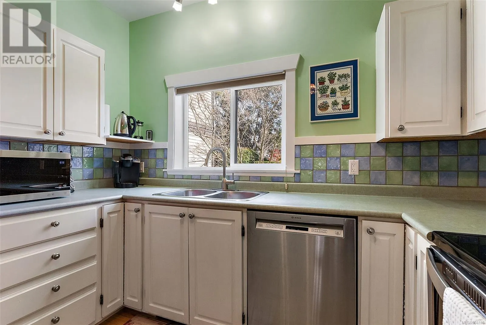 212 Simcoe St