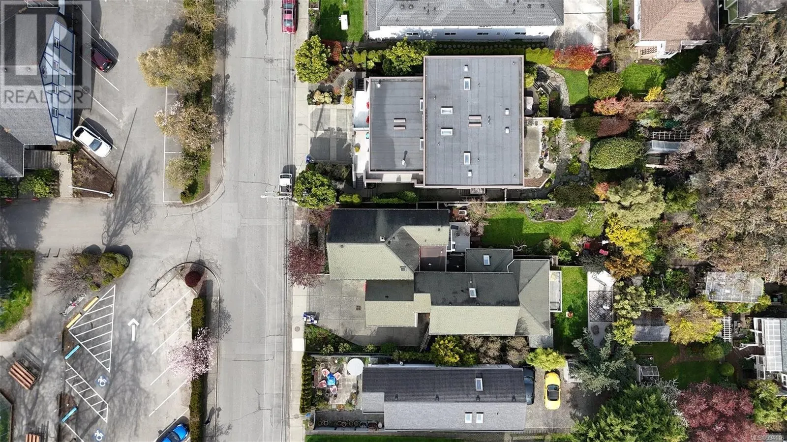 212 Simcoe St