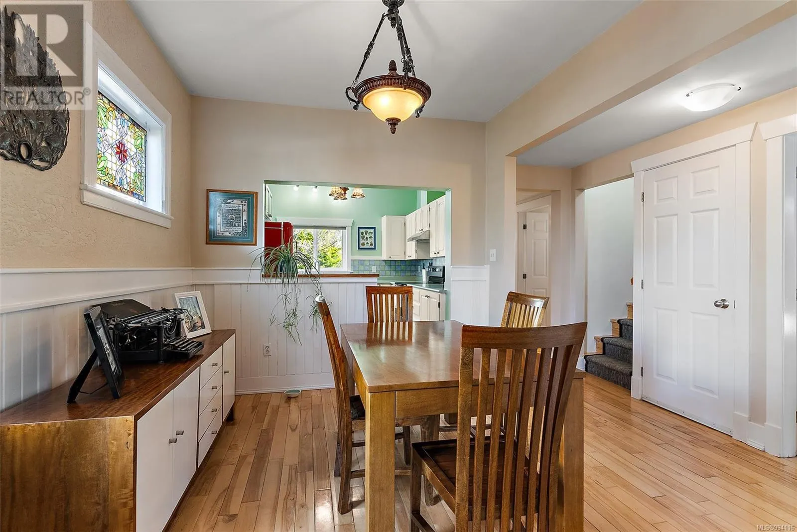 212 Simcoe St