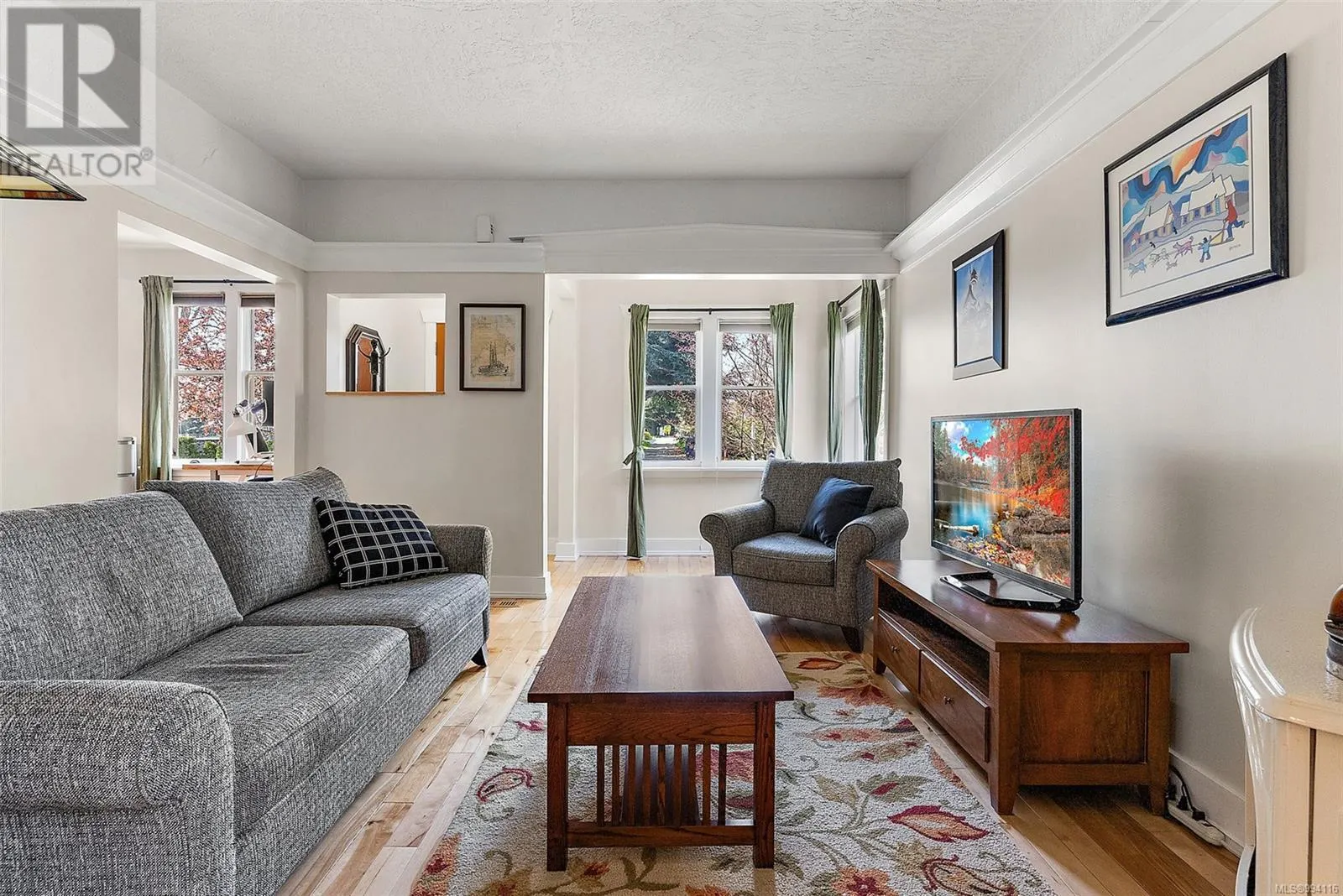 212 Simcoe St
