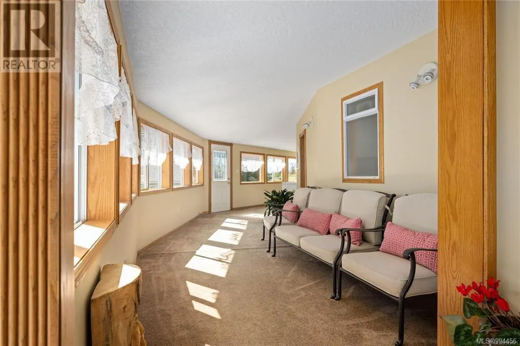 1828 Strathcona Hts