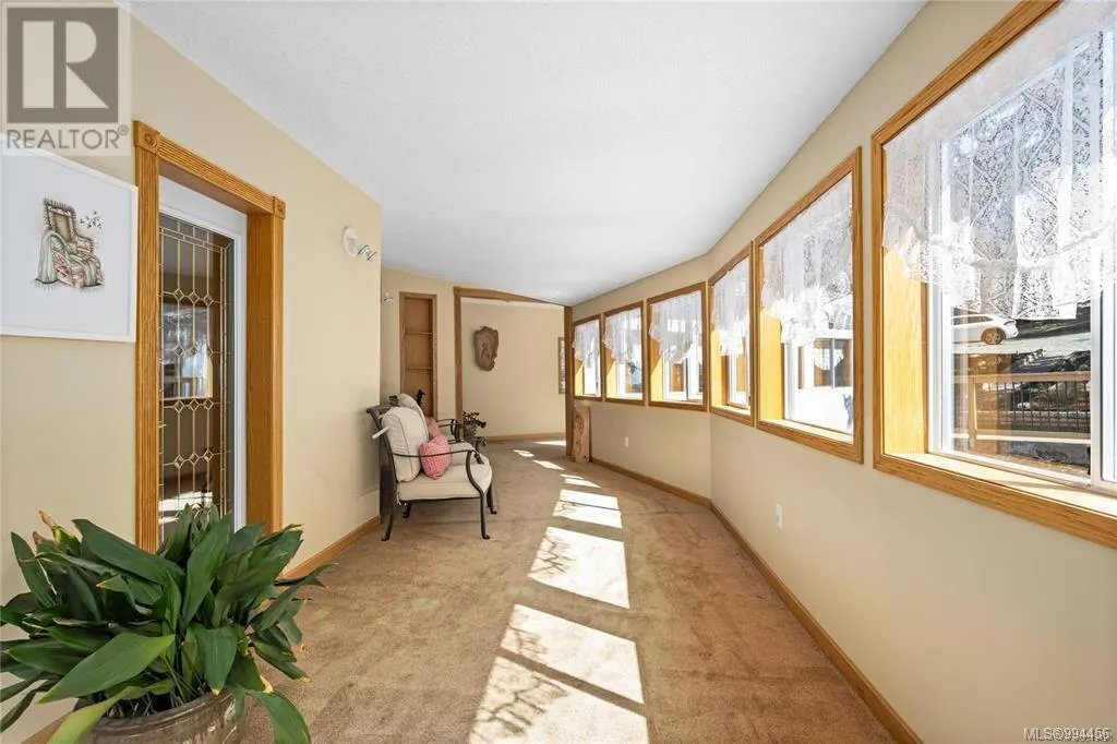 1828 Strathcona Hts