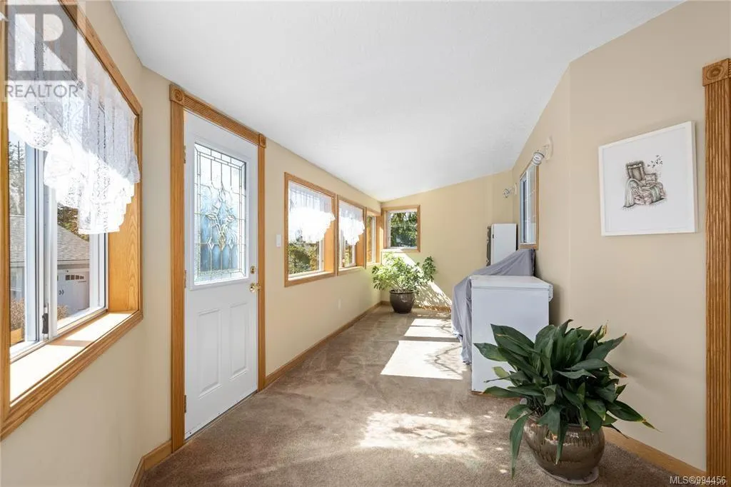 1828 Strathcona Hts