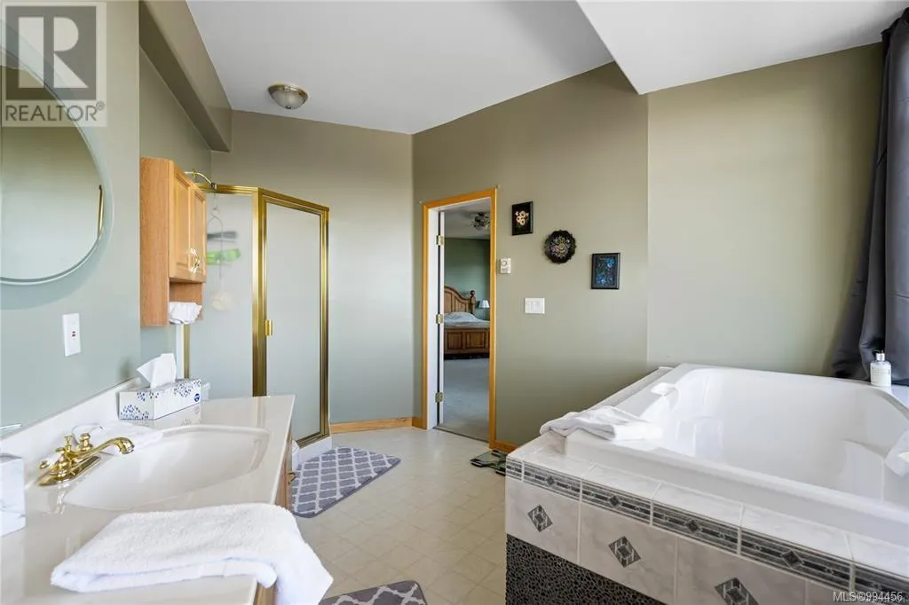 1828 Strathcona Hts