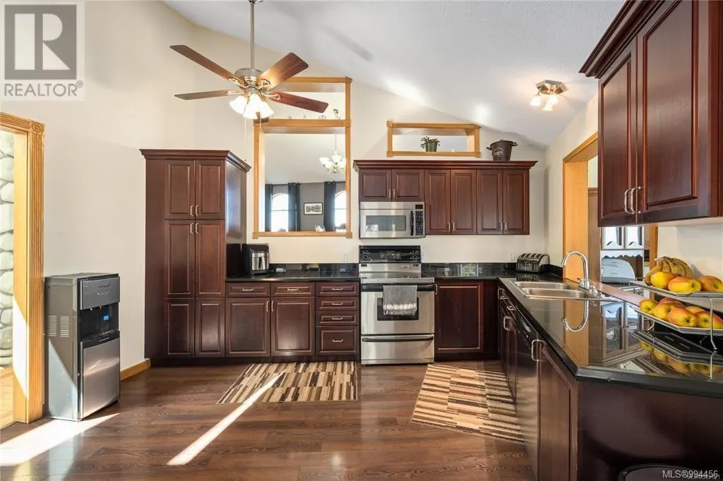 1828 Strathcona Hts