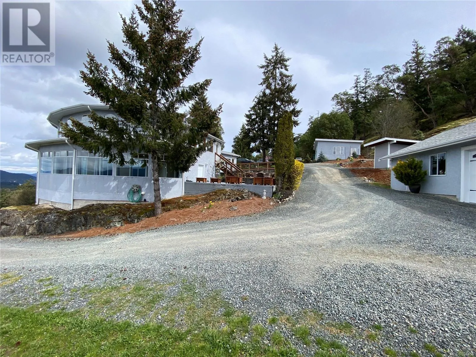 1828 Strathcona Hts