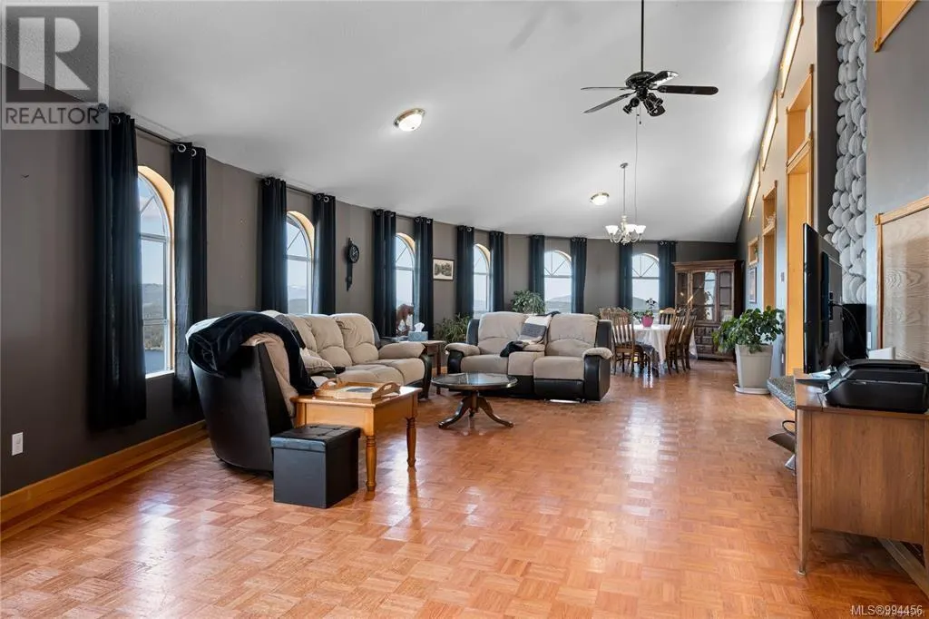 1828 Strathcona Hts