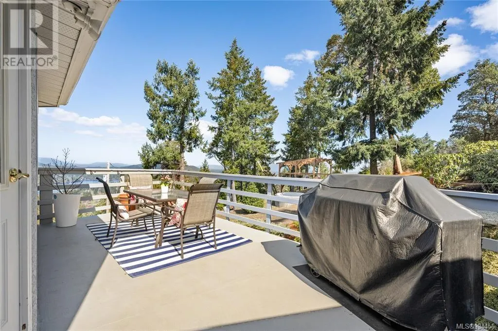 1828 Strathcona Hts