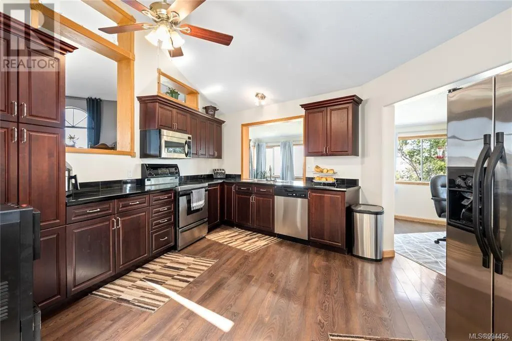 1828 Strathcona Hts