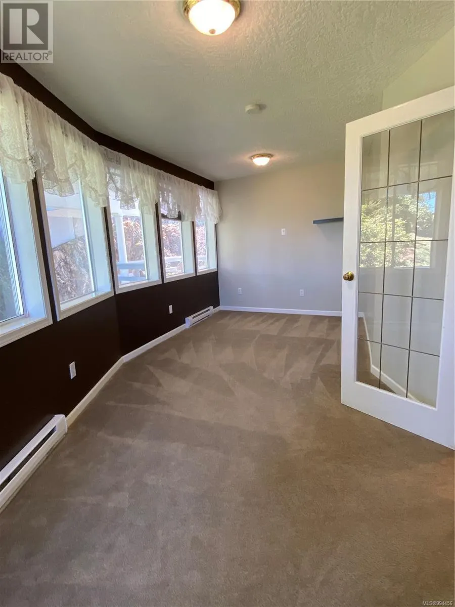 1828 Strathcona Hts