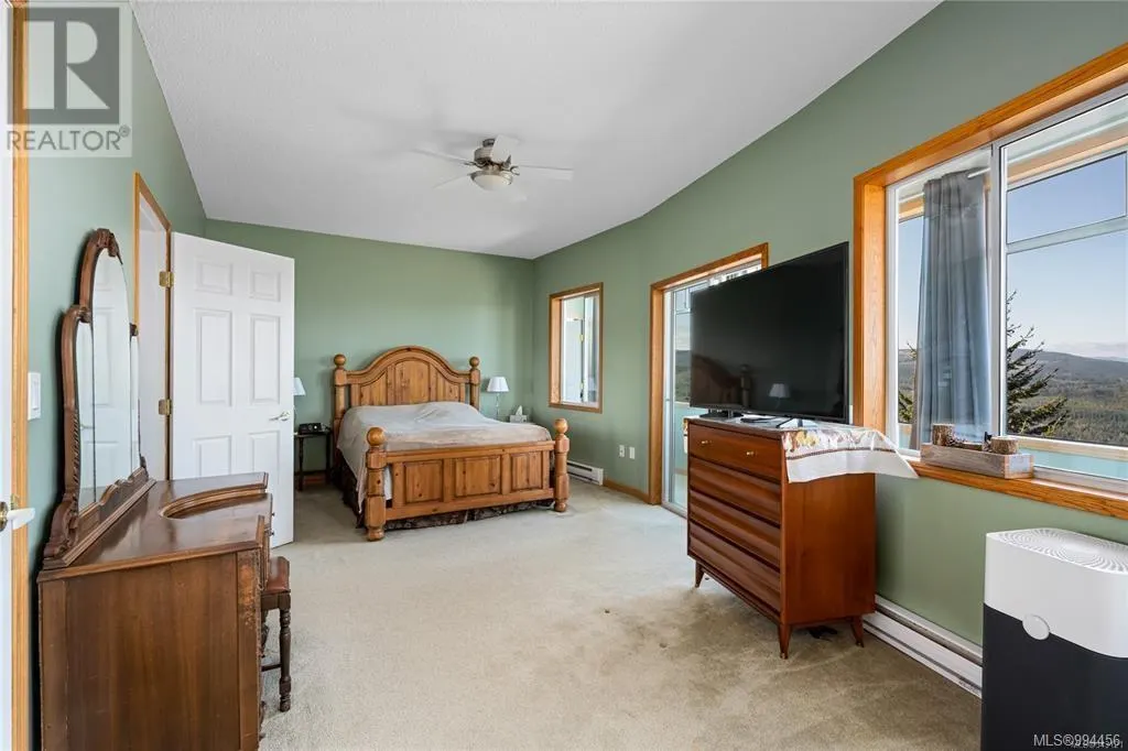 1828 Strathcona Hts