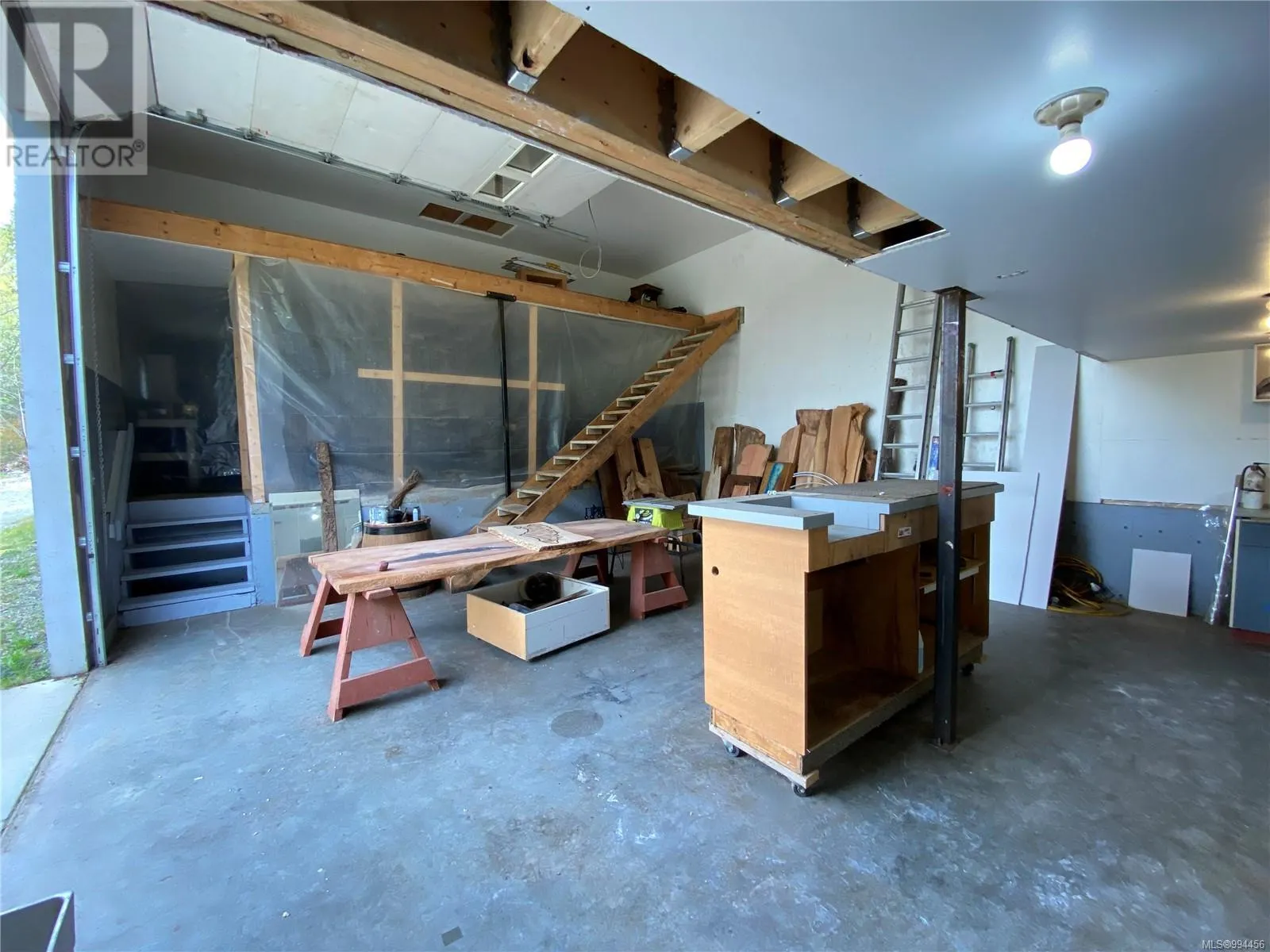 1828 Strathcona Hts