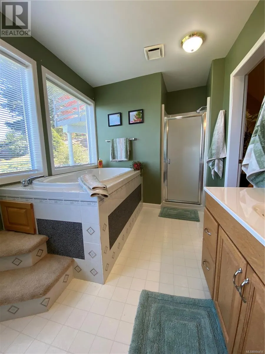 1828 Strathcona Hts
