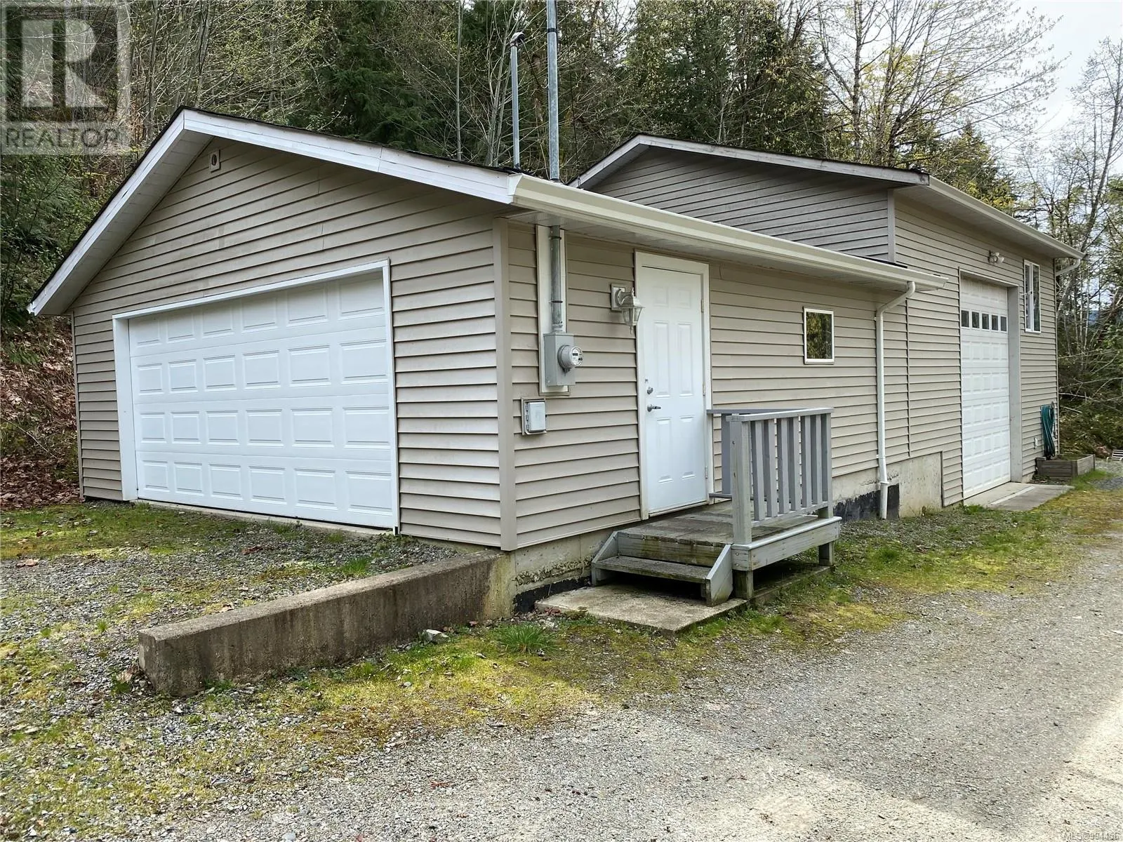 1828 Strathcona Hts