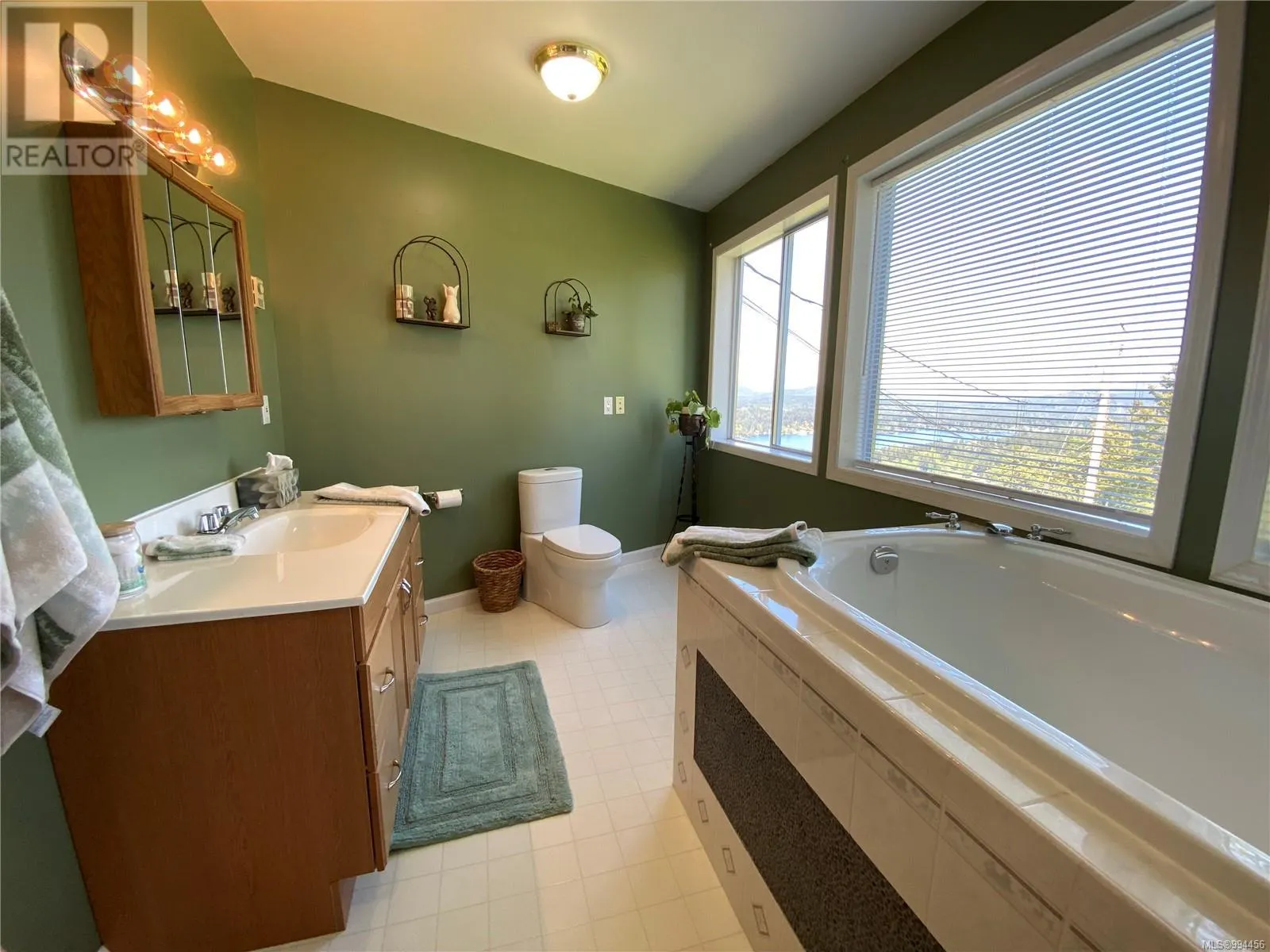 1828 Strathcona Hts
