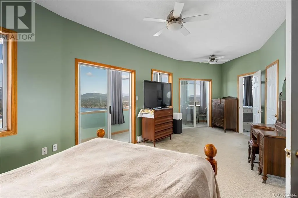 1828 Strathcona Hts
