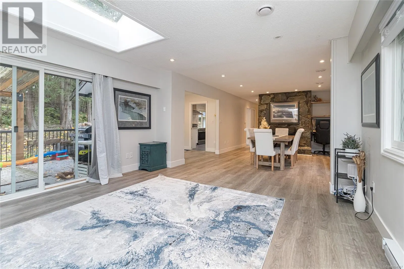 1077 Lands End Rd