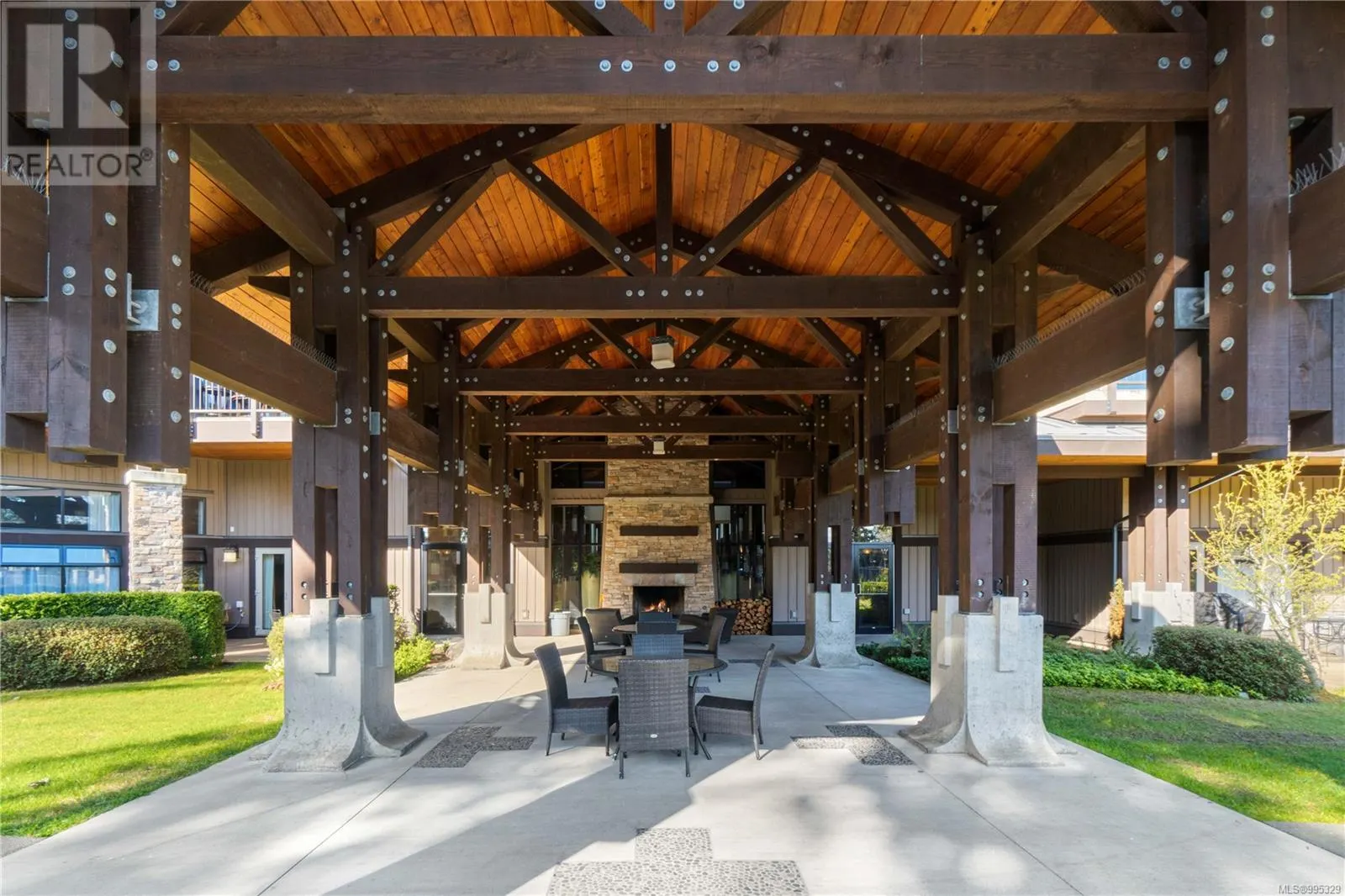 1111E 1175 Resort Dr