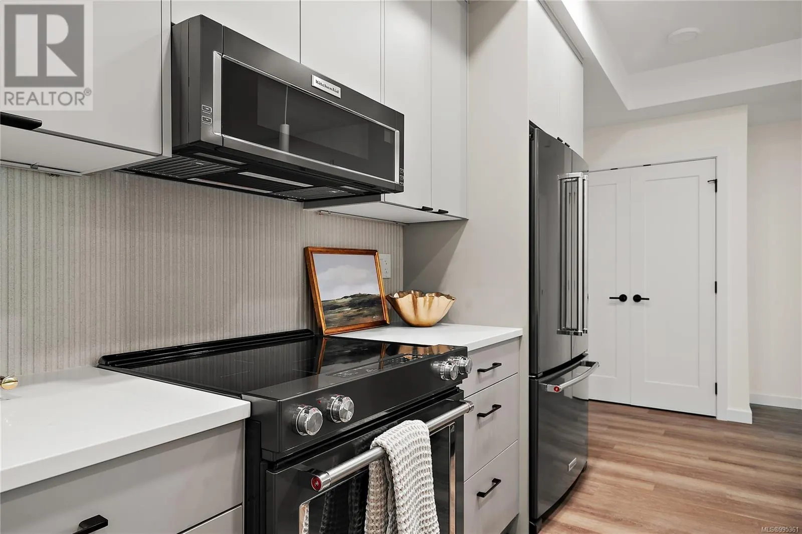 B304 1102 Esquimalt Rd