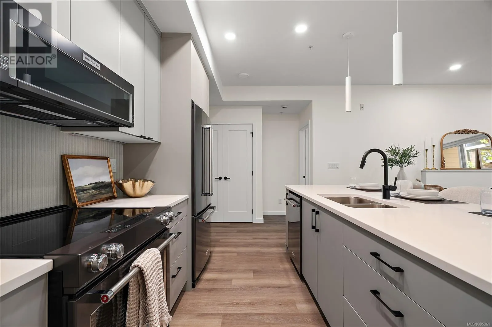B304 1102 Esquimalt Rd