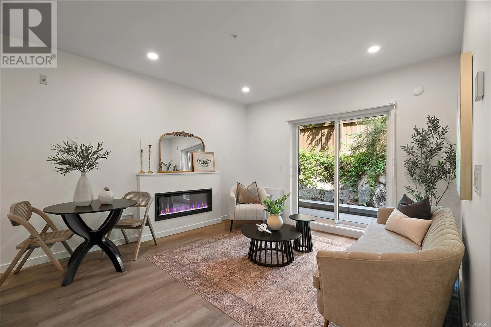 B304 1102 Esquimalt Rd