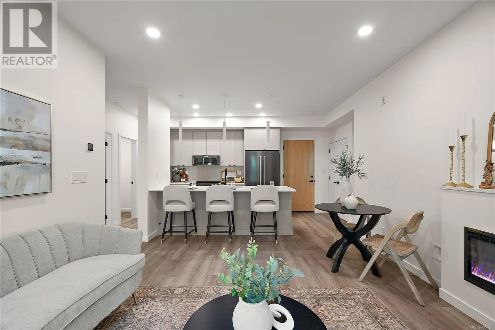 B304 1102 Esquimalt Rd