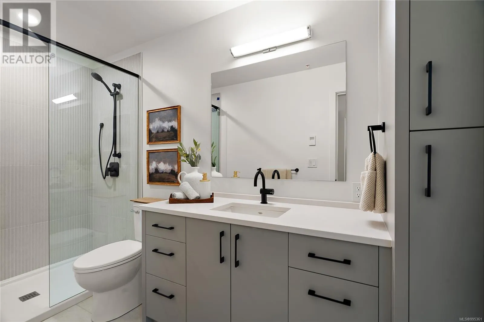 B304 1102 Esquimalt Rd