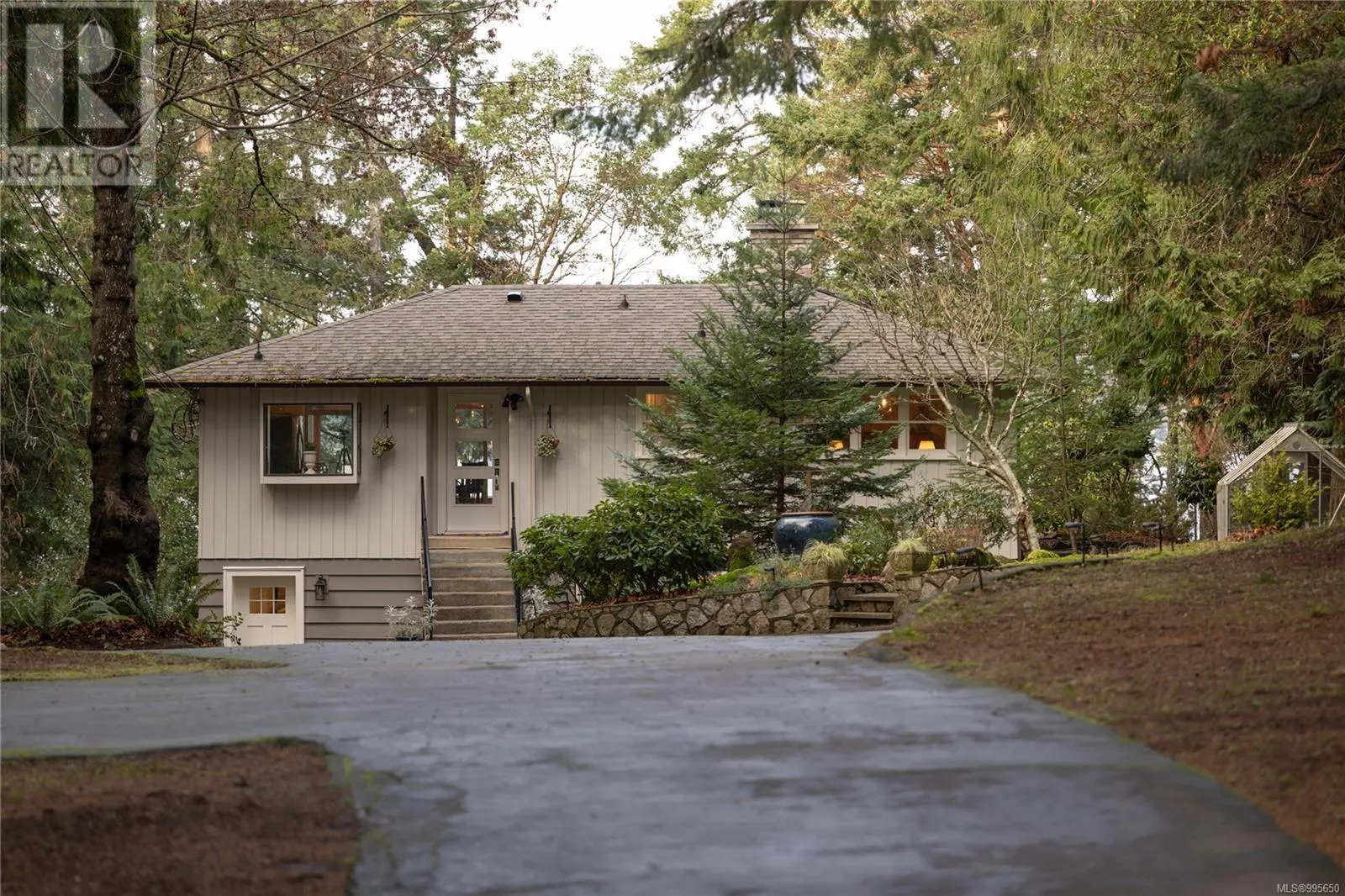 2320 Dolphin Rd