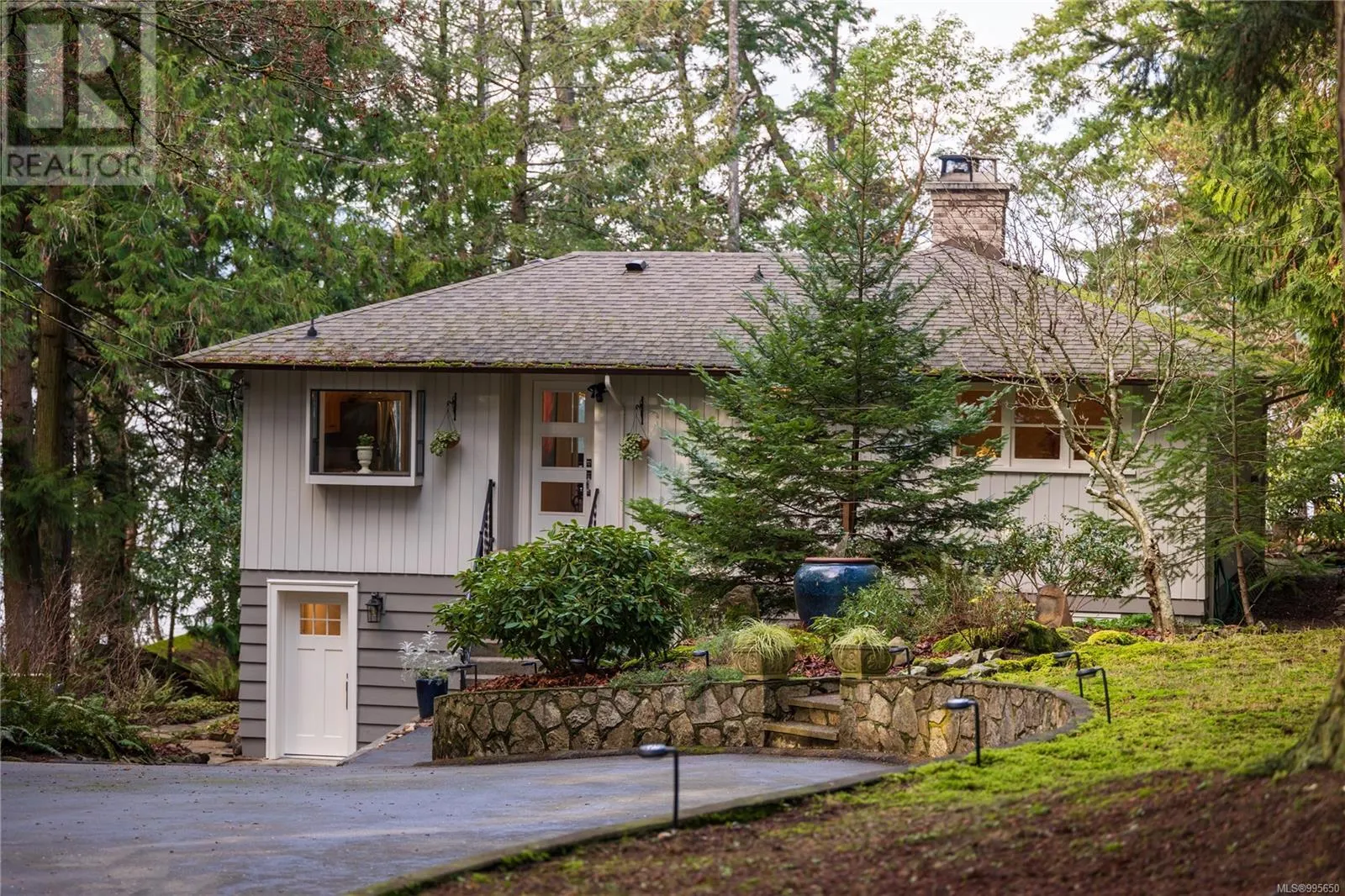 2320 Dolphin Rd