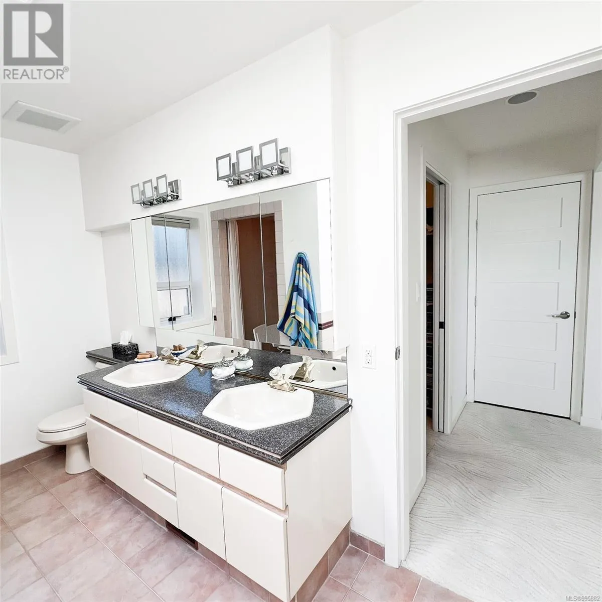 2532 Esplanade