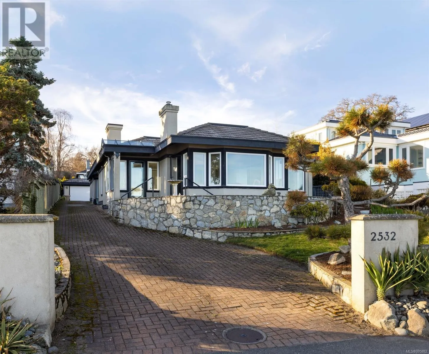 2532 Esplanade